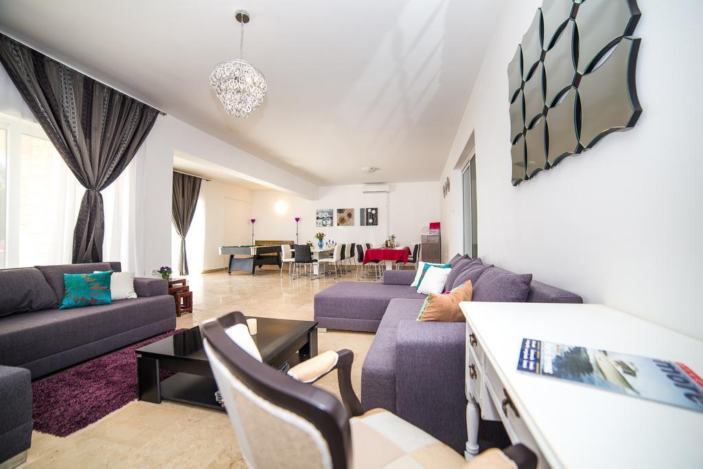 Holiday Home White House โปดสตรานา ภายนอก รูปภาพ