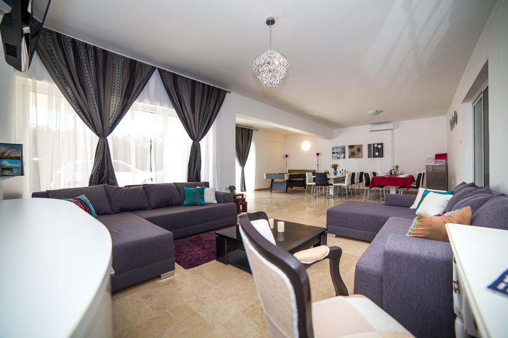 Holiday Home White House โปดสตรานา ภายนอก รูปภาพ