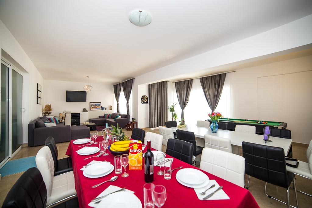 Holiday Home White House โปดสตรานา ภายนอก รูปภาพ